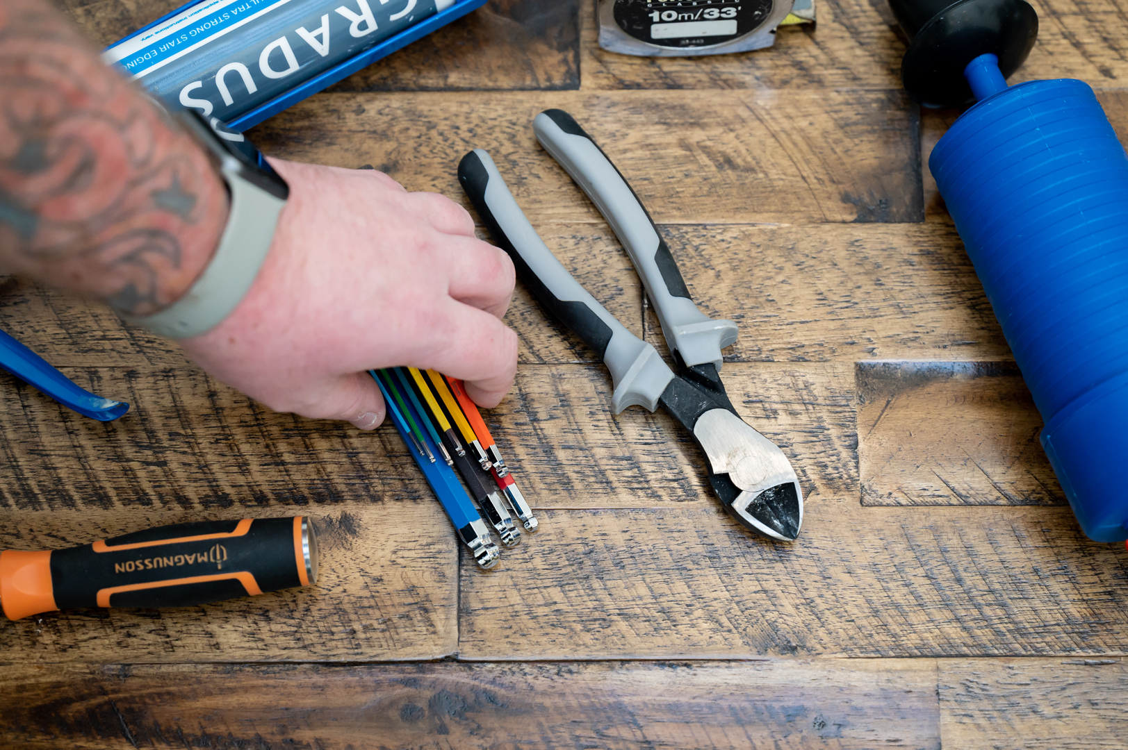 How do I log a maintenance issue 1