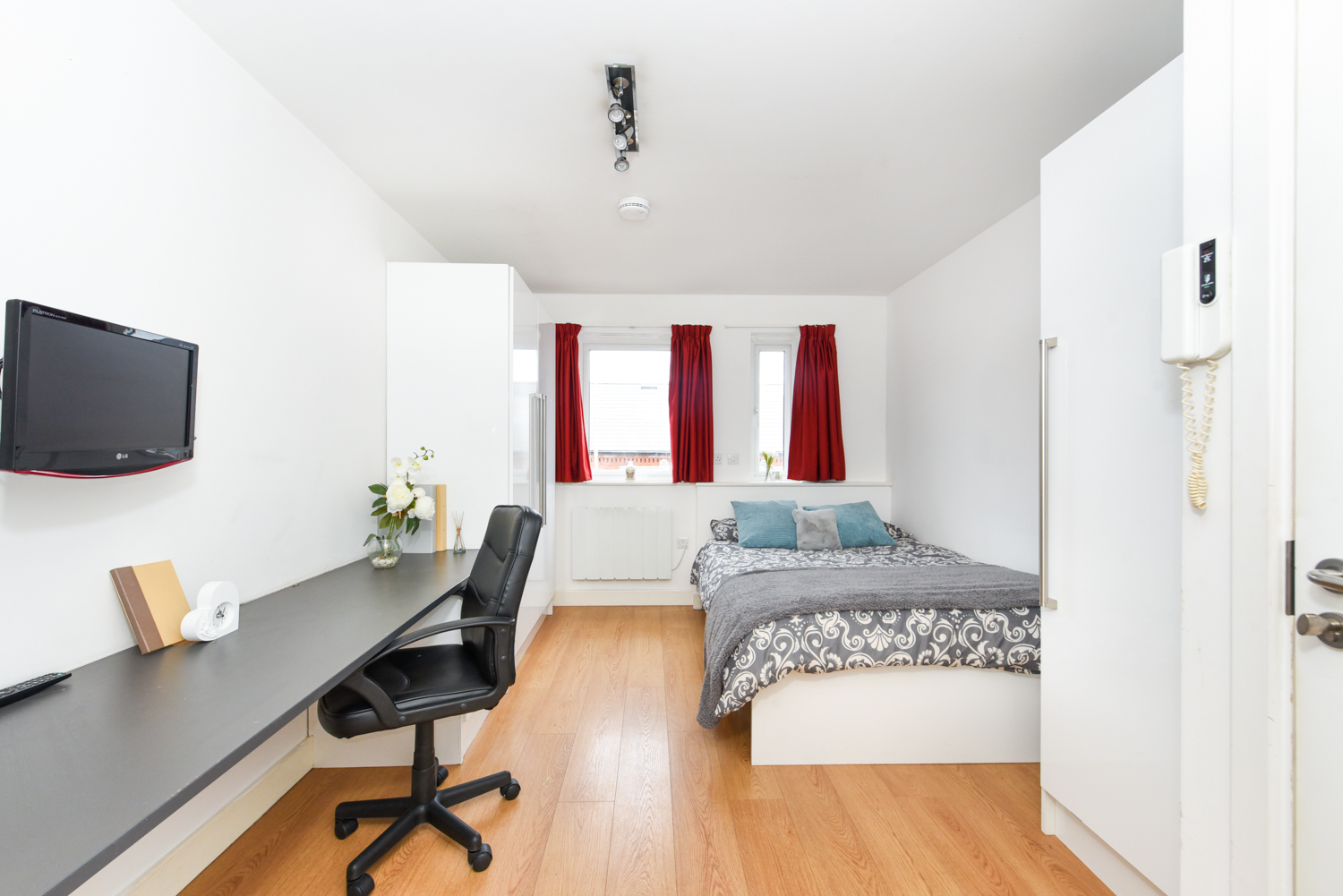 Eastern Boulevard ensuite 2