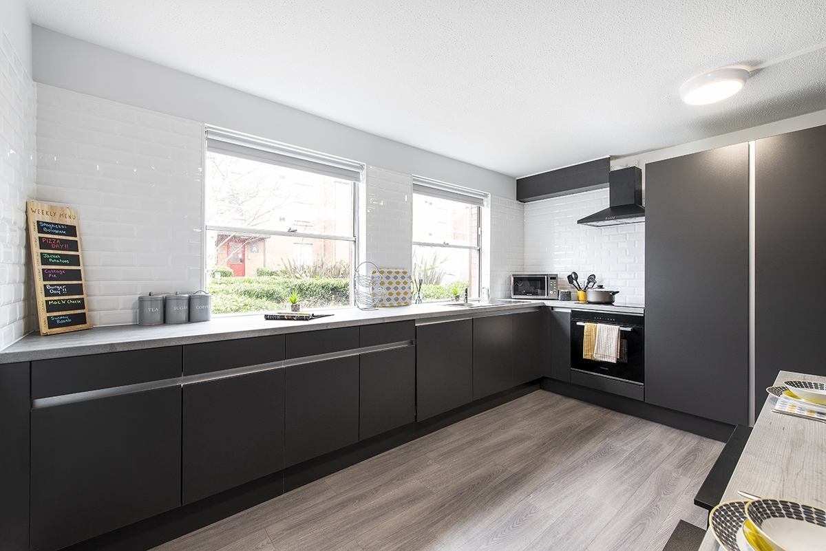 Regents court 26640 sml