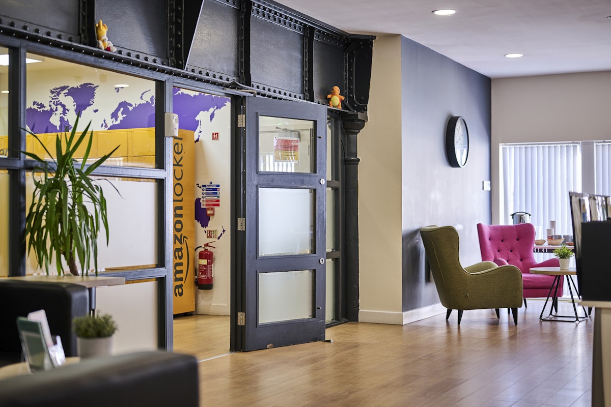 Student Roost Leicester Upperton Road communal entrance