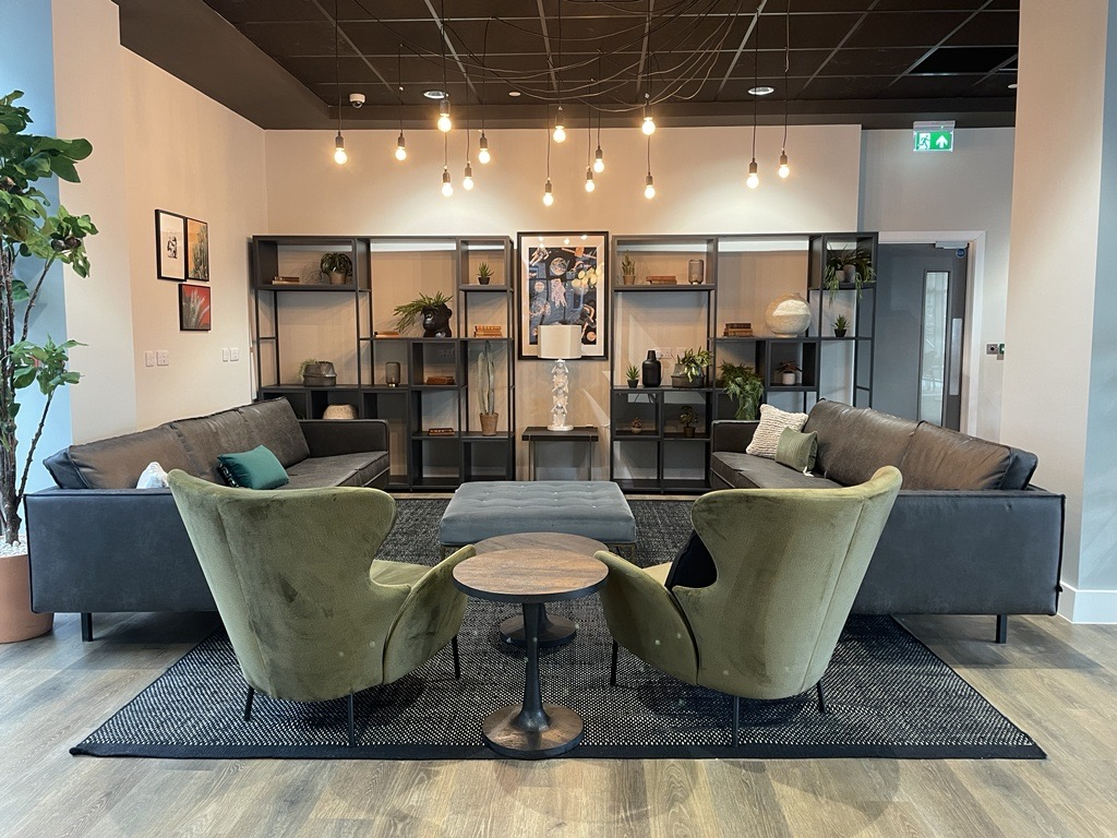 Warwick The Oaks New Social Space